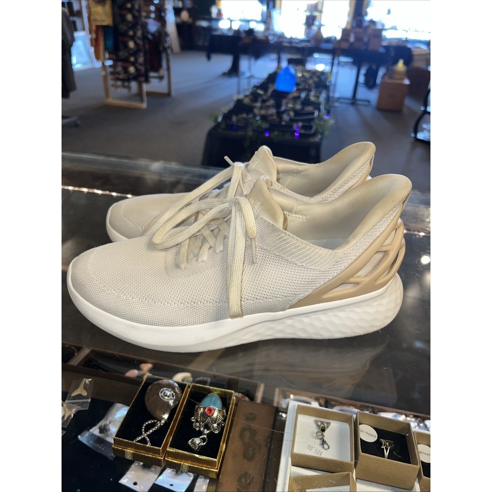 Kizik Mens 9 Crème Slip On Sneaker Great Condition Neutral Colors - Picture 4 of 9